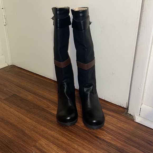 Boots - Picture 2 of 3